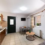Marilia House *